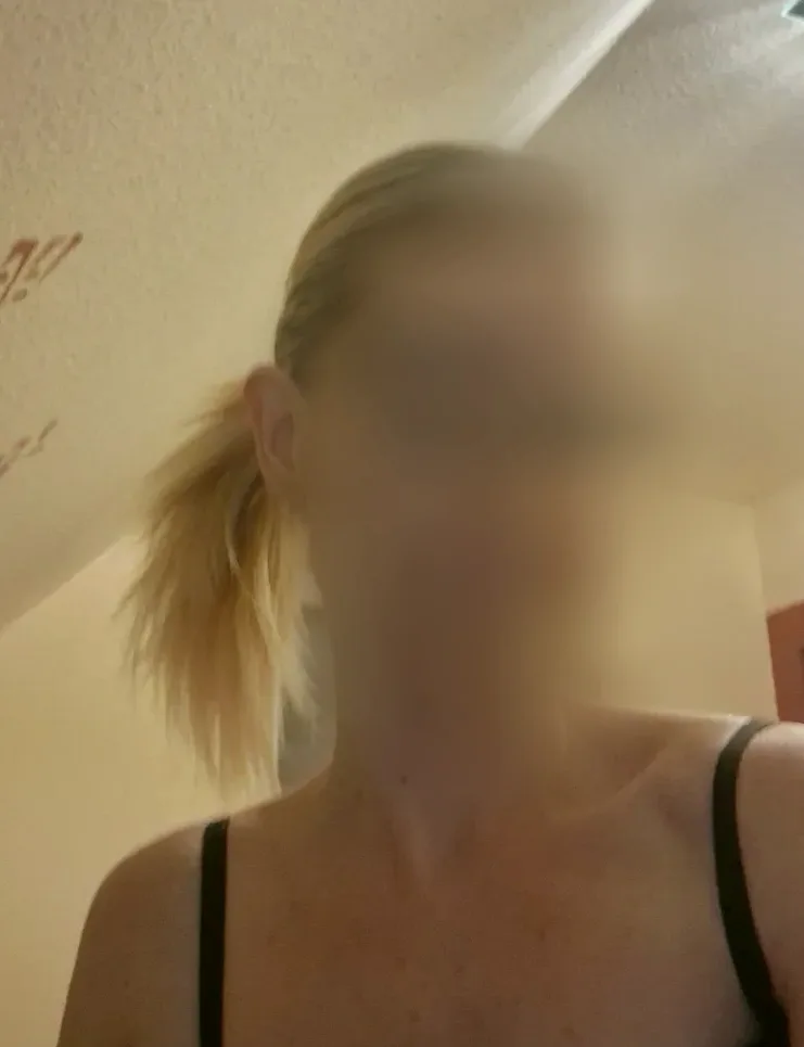 Elvira, 28