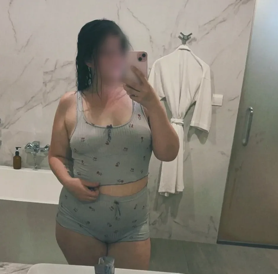 Emina, 27