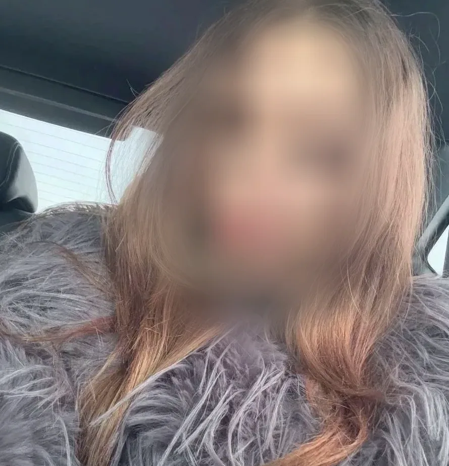 Lilly, 19