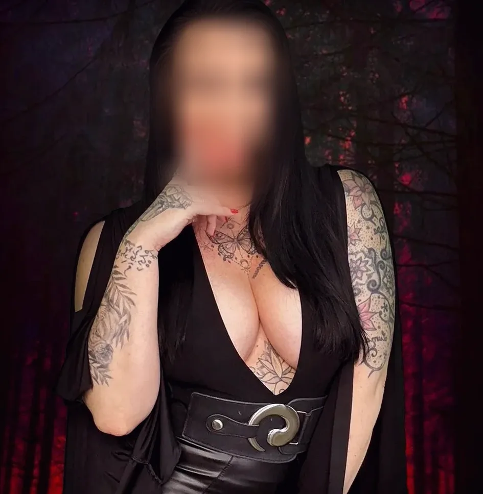 Olivia, 39