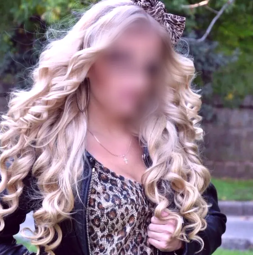 Sandra, 30