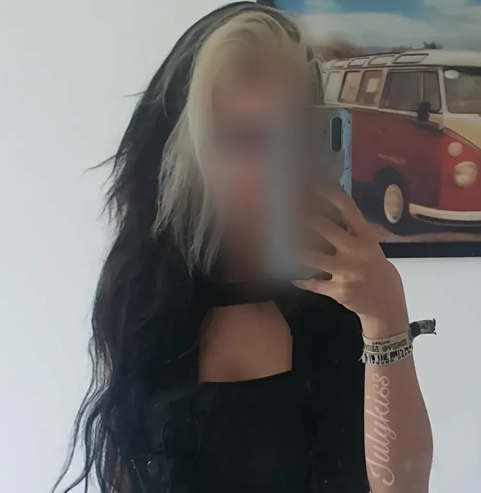 Sanela, 26